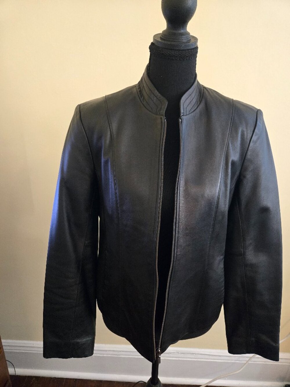 Beautiful Women's Real Black Leather Jacket - Size 6